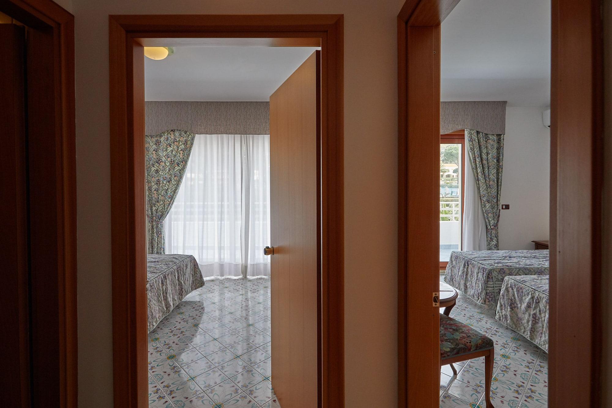 Club Residence La Castellana Белведере Маритимо Екстериор снимка