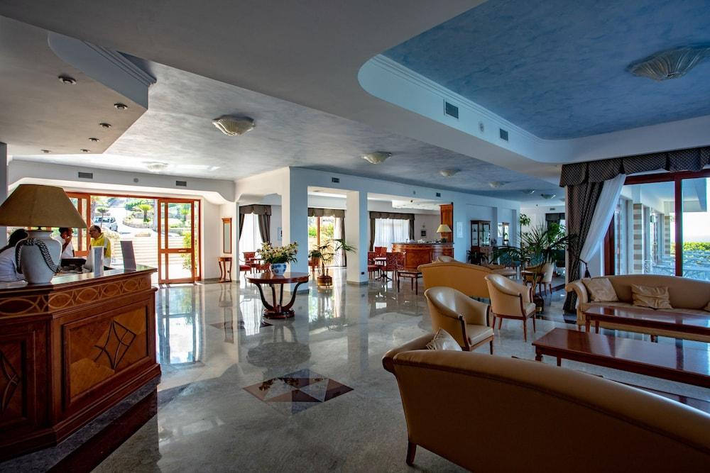 Club Residence La Castellana Белведере Маритимо Екстериор снимка