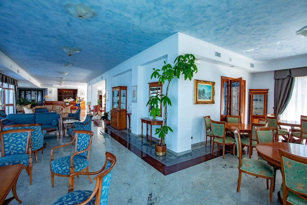 Club Residence La Castellana Белведере Маритимо Екстериор снимка