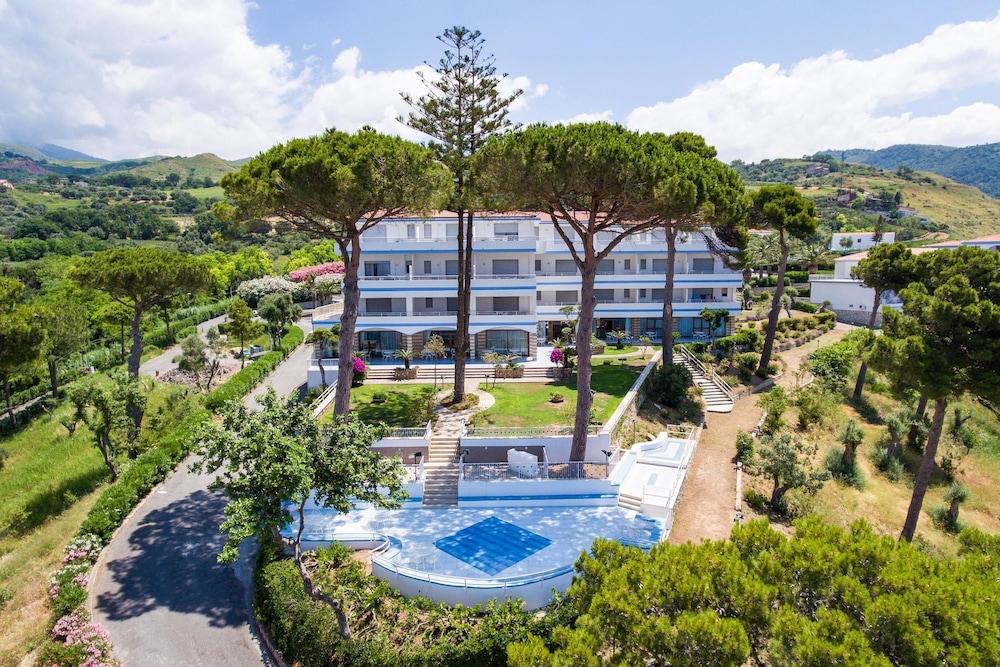 Club Residence La Castellana Белведере Маритимо Екстериор снимка