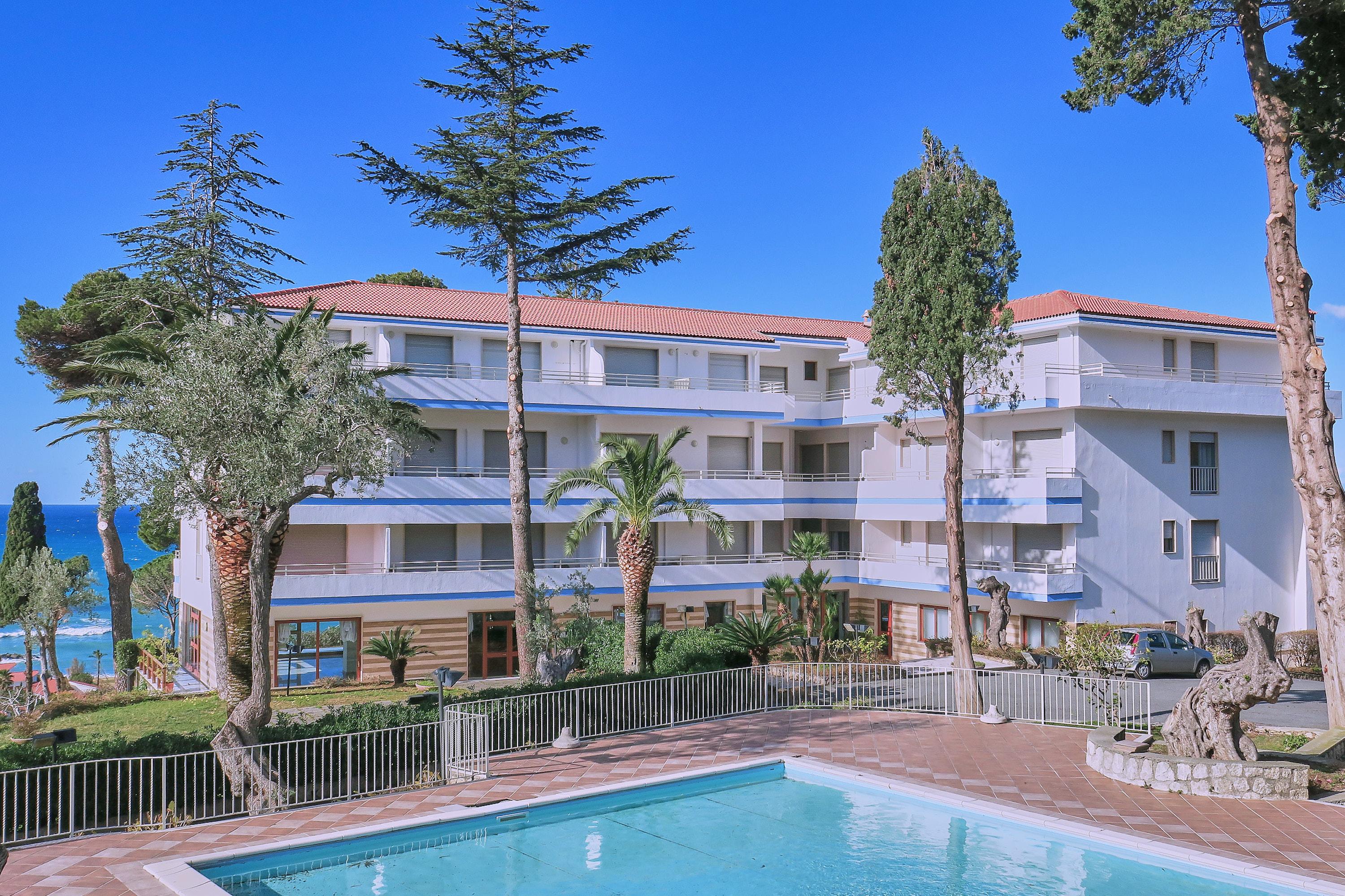 Club Residence La Castellana Белведере Маритимо Екстериор снимка