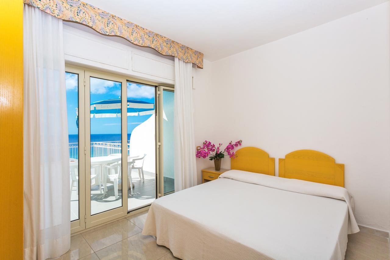 Club Residence La Castellana Белведере Маритимо Екстериор снимка